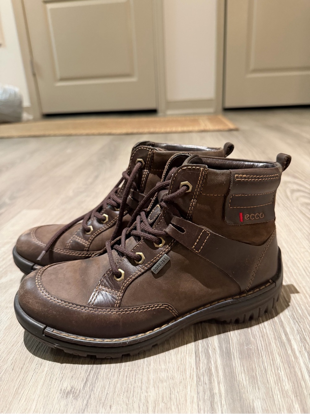 ECCO Women's Brown Leather Waterproof Lace-Up Boots Gore-Tex